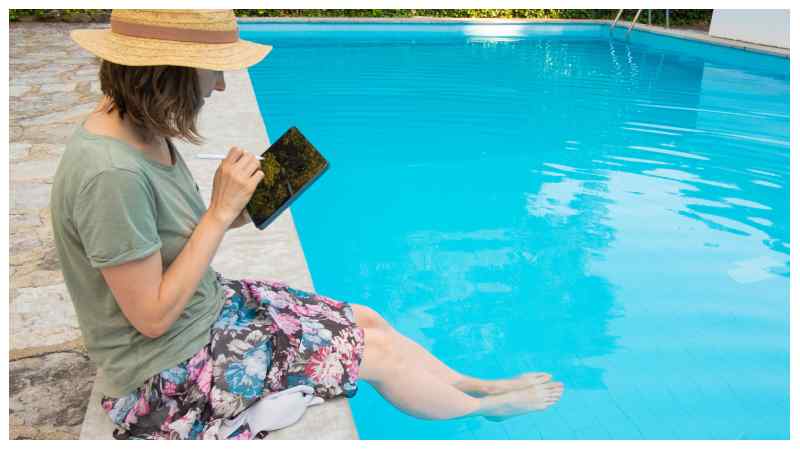 Can An Enclosure Pool Screen Reduce Pool Maintenance?